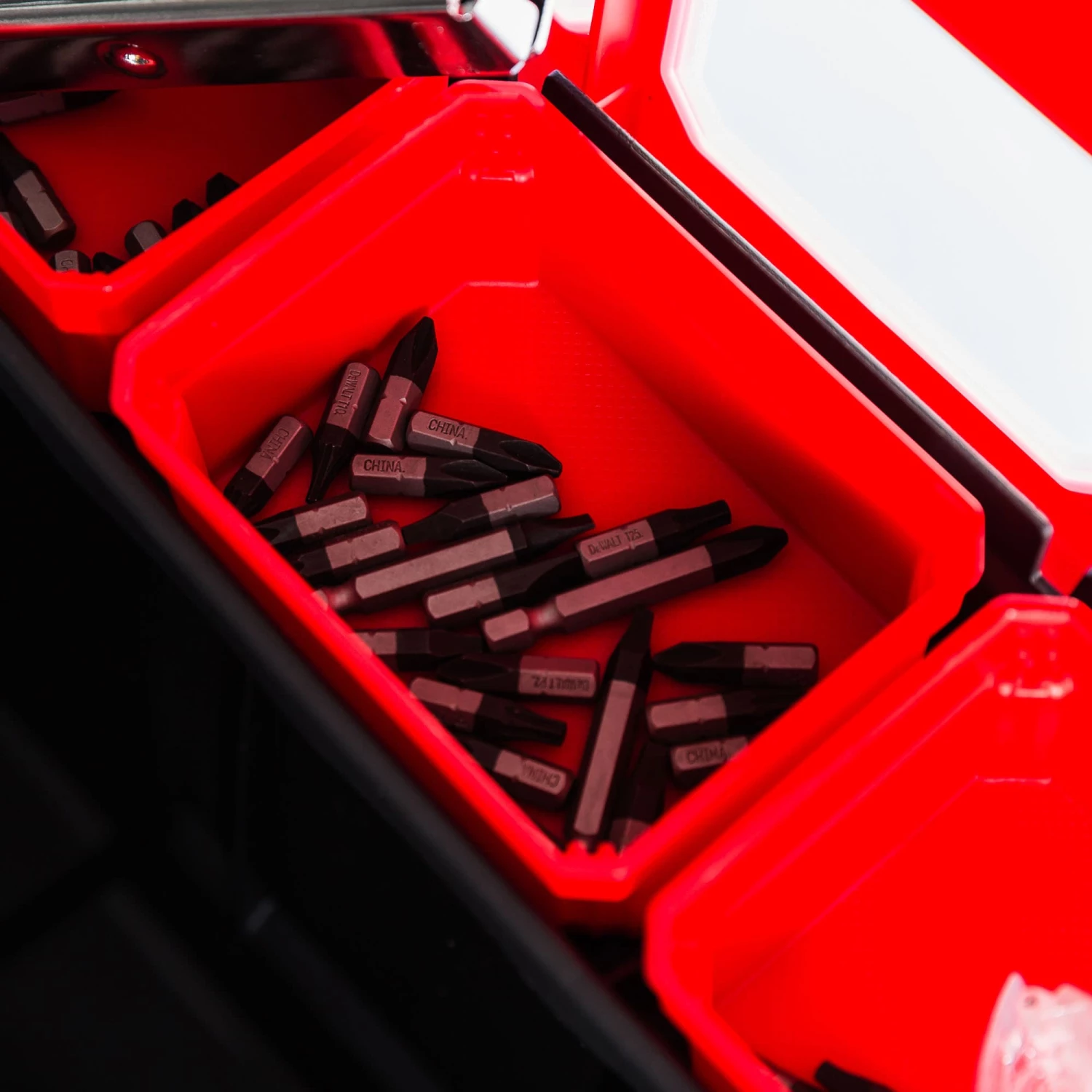 CRAFTSMAN Portable Tool Boxes PRO 26-in Red Plastic Lockable Tool Box 5 CRAFTSMAN Portable Tool Boxes PRO 26-in Red Plastic Lockable Tool Box - Image 5