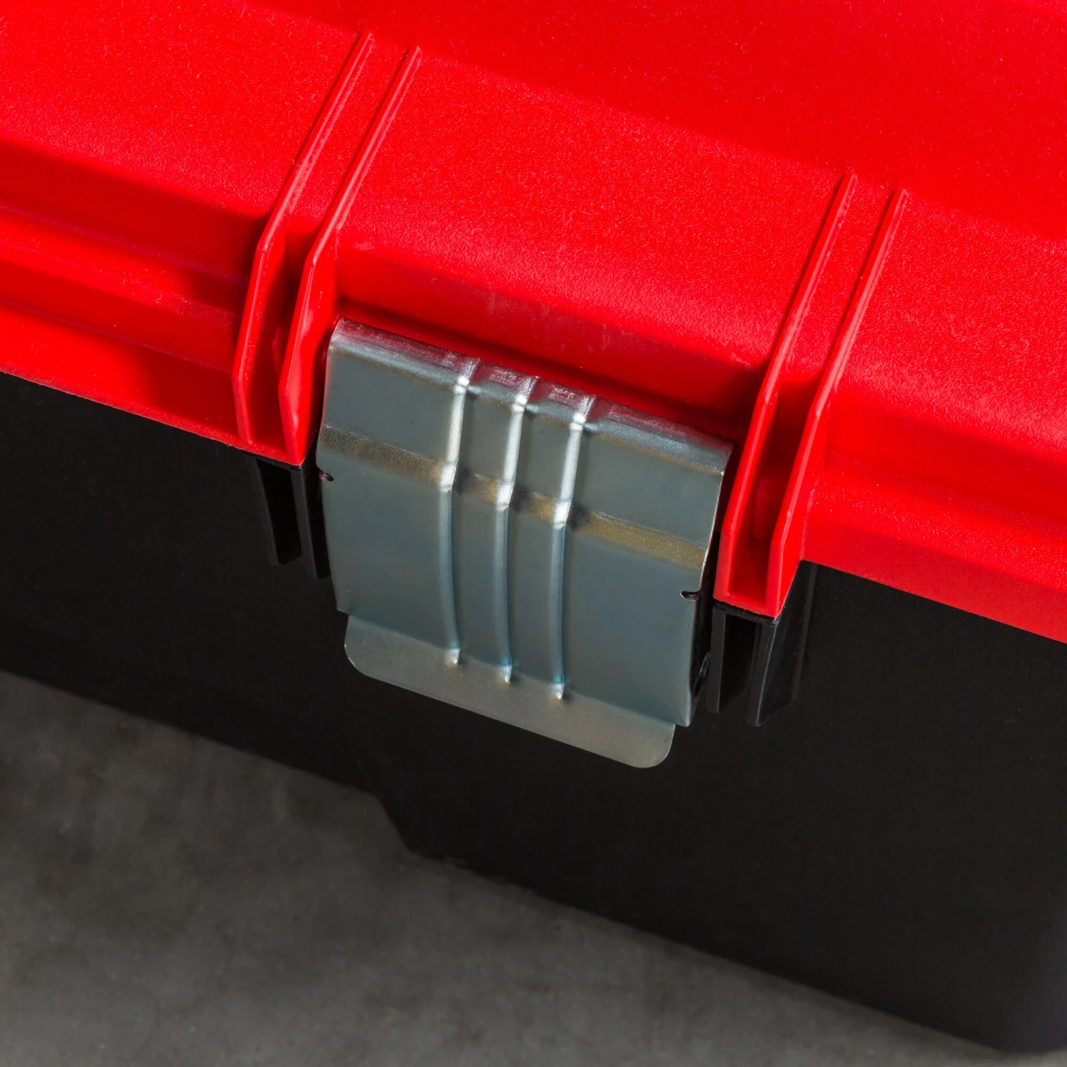 CRAFTSMAN Portable Tool Boxes PRO 26-in Red Plastic Lockable Tool Box 7 CRAFTSMAN Portable Tool Boxes PRO 26-in Red Plastic Lockable Tool Box - Image 7