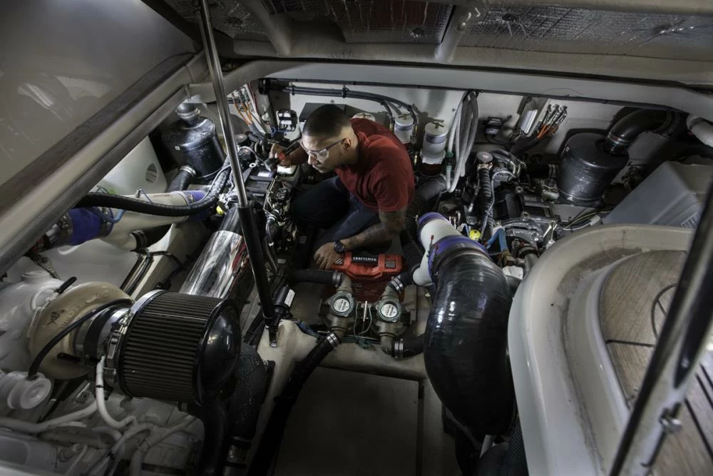 CRAFTSMAN Flashlights 500-Lumen LED Rechargeable Spotlight Flashlight (Battery Included) 7 CRAFTSMAN Flashlights 500-Lumen LED Rechargeable Spotlight Flashlight (Battery Included) - Image 7