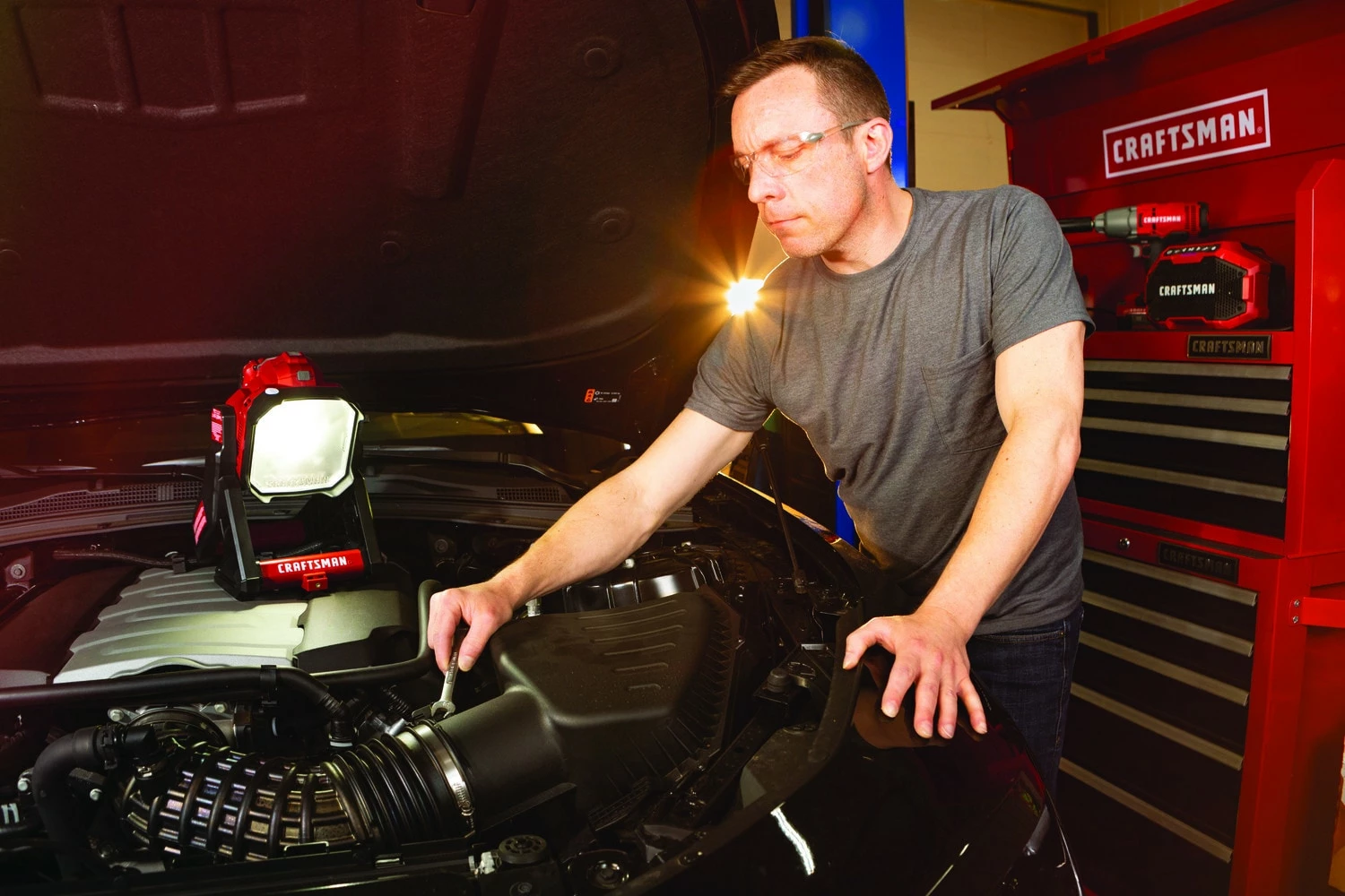 CRAFTSMAN Power Tool Flashlights V20 20-Volt Max 1825-Lumen LED Rechargeable Power Tool Flashlight 6 CRAFTSMAN Power Tool Flashlights V20 20-Volt Max 1825-Lumen LED Rechargeable Power Tool Flashlight - Image 6