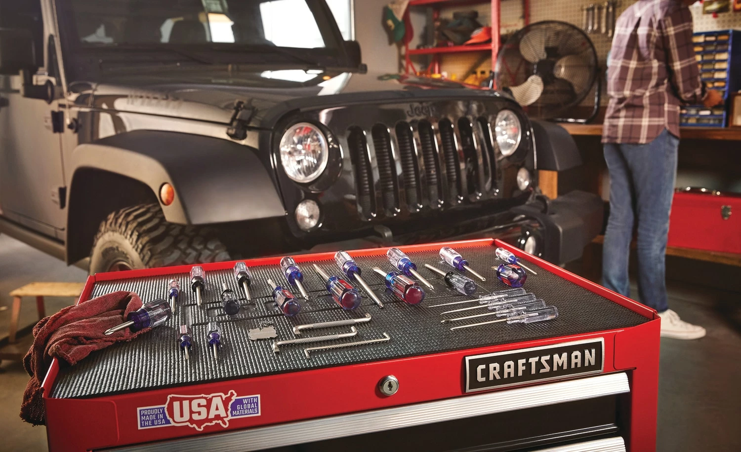 CRAFTSMAN Bottom Tool Cabinets 2000 Series 26.5-in W x 34-in H 5-Drawer Steel Rolling Tool Cabinet (Red) 7 CRAFTSMAN Bottom Tool Cabinets 2000 Series 26.5-in W x 34-in H 5-Drawer Steel Rolling Tool Cabinet (Red) - Image 7