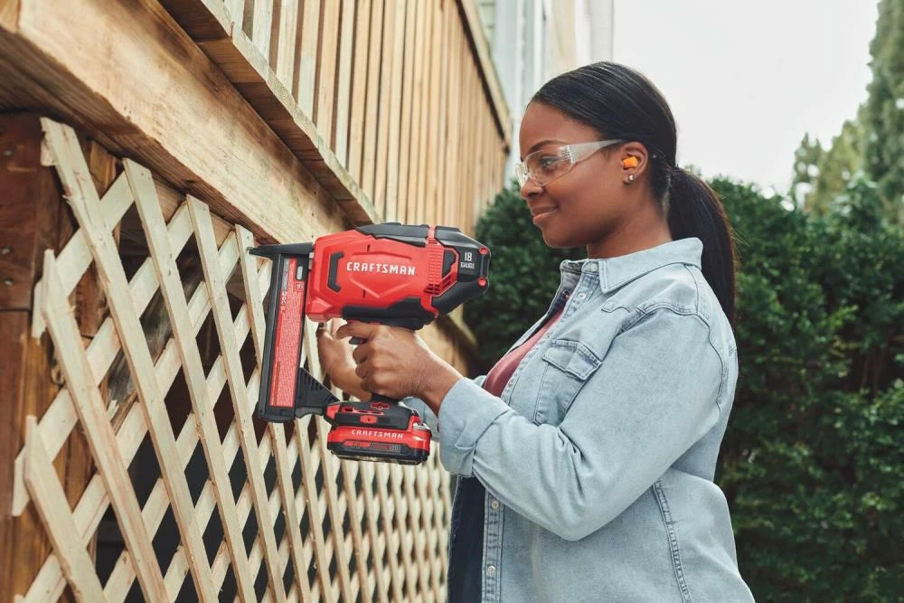 CRAFTSMAN Pneumatic Staplers 18ga 20v Cordless Narrow Crown Stapler 6 CRAFTSMAN Pneumatic Staplers 18ga 20v Cordless Narrow Crown Stapler - Image 6